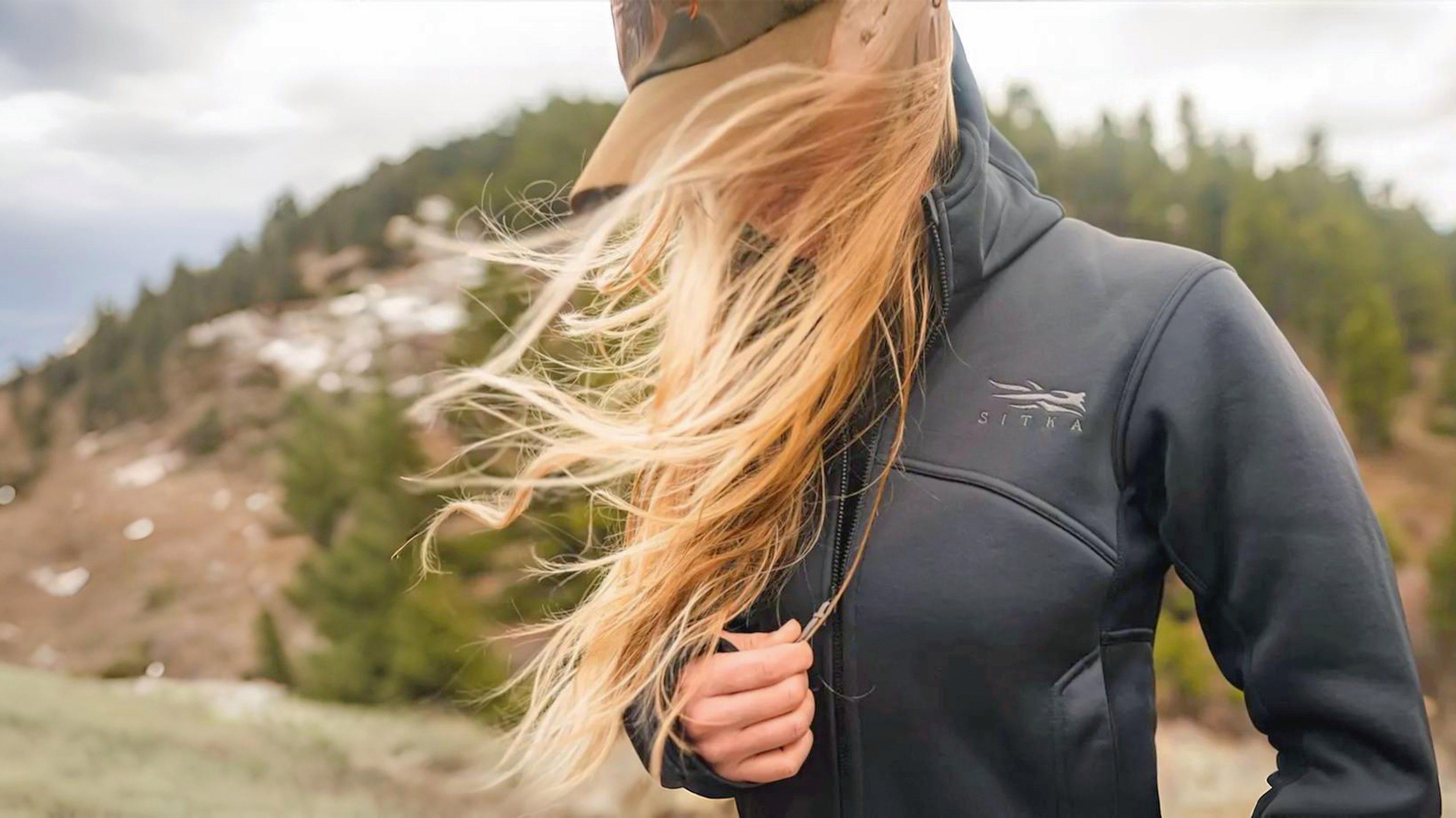 Скидка 20% на одежду и обувь для женщин по промокоду WOMAN8