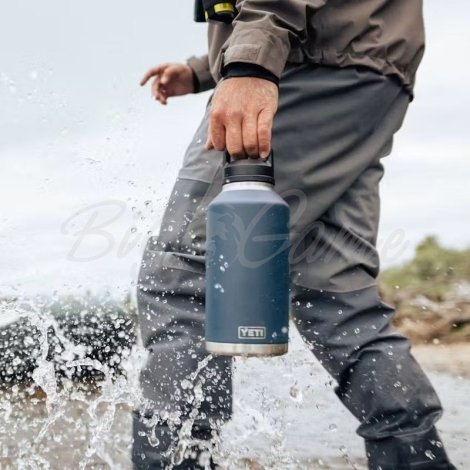 Термос YETI Rambler Bottle Chug Cap 1900 цвет royal blue фото 2